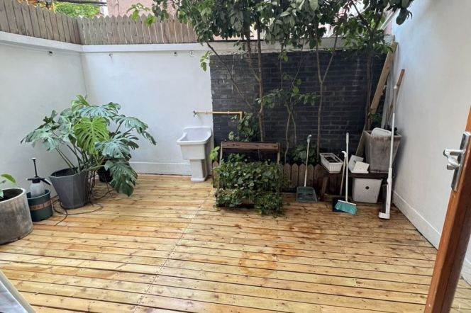 Big yard 1Br/1Lr/1Bt apt nr Jiaotong university,M10/11