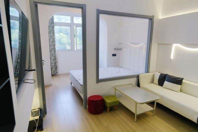 Cozy 1-bedroom in Jing'an near SuZhou Creek 7 mins walking to L13 JiangNing Rd St.