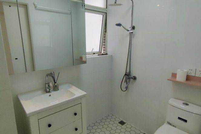 Spacious & Modern 4-bedroom with 2 balcony in XuJiaHui Center.L 1/9/11