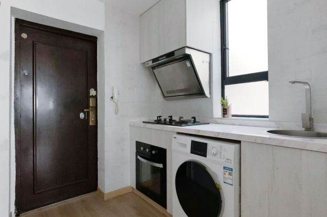 1 br near L2/L3/L4 zhongshan park station
