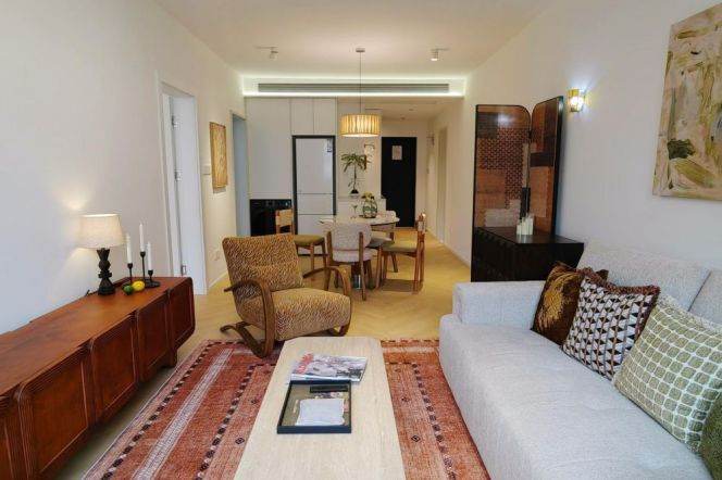 Modern 1-bedroom next SuZhou Creek. easy to L 1 XinZha Rd St.