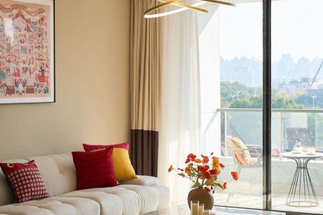 Fabulous 3br with balcony nr West Nanjing rd   Line 2/12/13