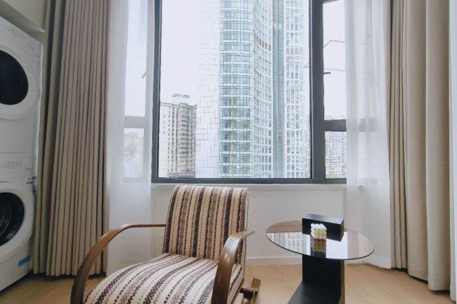  newly renovated 1br Nr changshou road M7/13