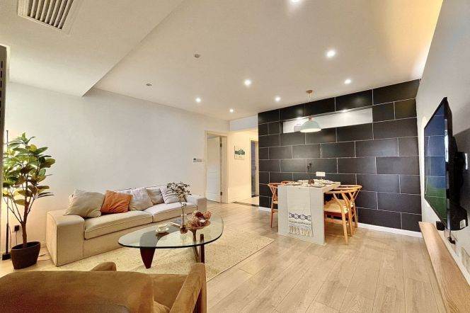 High-rise 2br Flat close to JTU