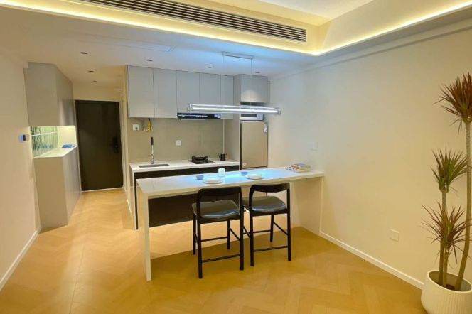 jiangsu rd renovated 1BR with a living room@L2/11