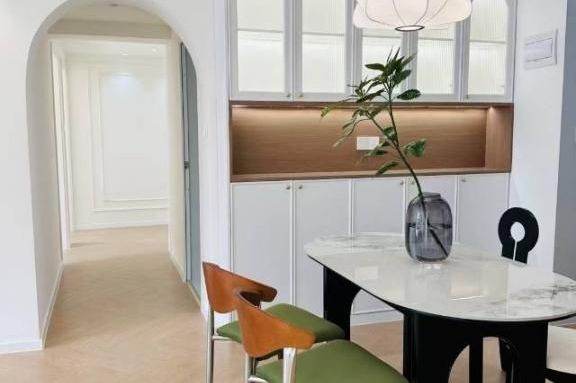 Zhongshan park 170 sqm 3 br Apt/huge living room&Oven 18K