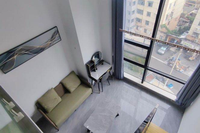Bright Loft 1-bedroom 3 mins walking to L 1/12/13 HanZhong Rd St.