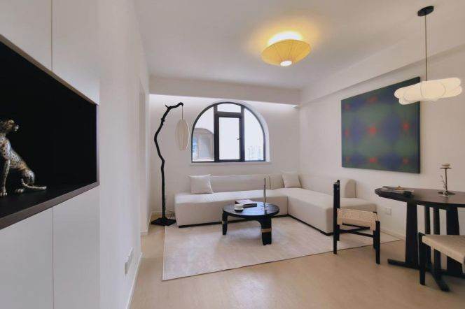 Xintiandi 1 br 75 sqm High rise/23F&good view/bright  for 13K