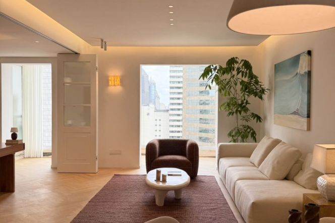 Modern decoration 3brs with floor heating and balcony in central Lujiazui area 
