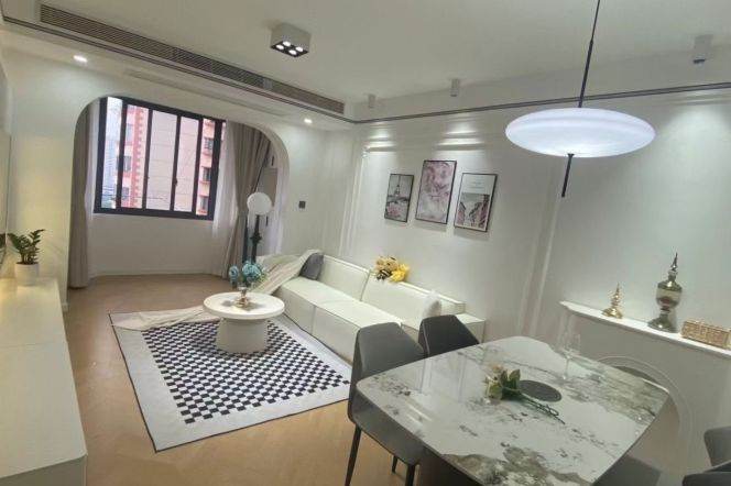 High-Floor 1BR Apartment near Changshou Rd