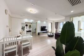 Modern decoration 2brs with floor heating in Gubei Phase II 