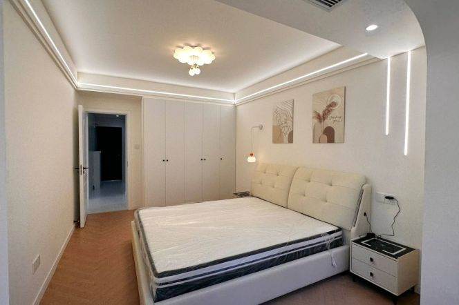 Changping rd/spacious 1br 2lr/bright room/with central AC,@L7