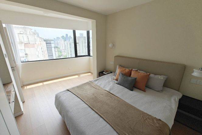Jing'an  Wuding rd stunning 2 br Apt &floor heating &open kitchen 15.8K