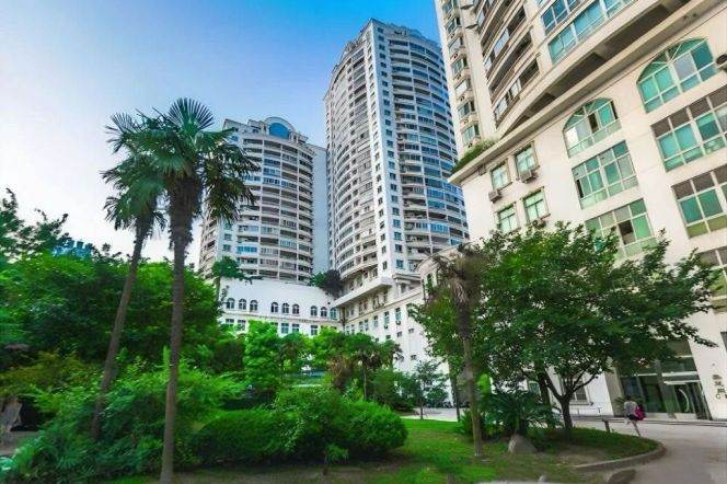 High-Floor 3BR Apartment at Mingyuan Century City