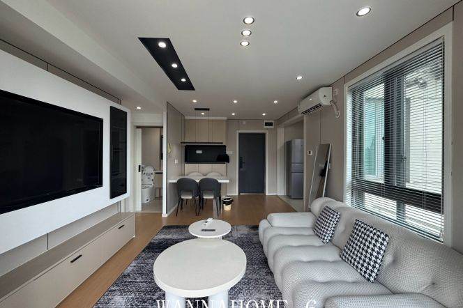 1br at Top of City near Taikoo Hui with great views!