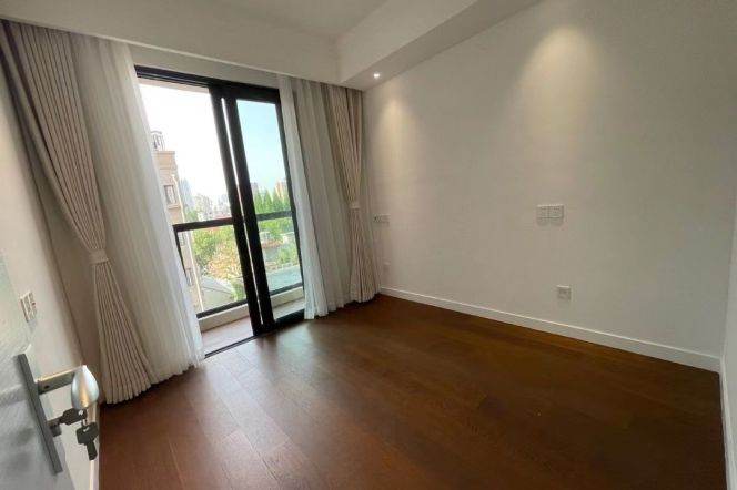 Modern decoration 2brs with floor heating and balcony in central downtown