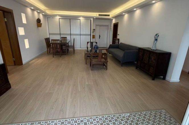 High-Floor 3BR Apartment at Mingyuan Century City