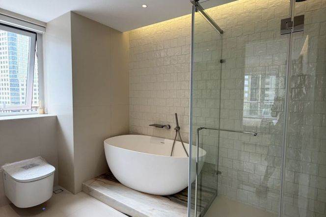 Modern decoration 3brs with floor heating and balcony in central Lujiazui area 