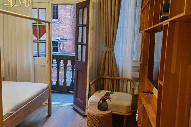 Cozy 1Br w. Balcony@Nanjing W. Rd