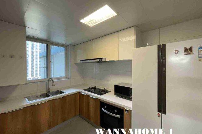 High-Floor 2BR Apartment in Classic Jing'an