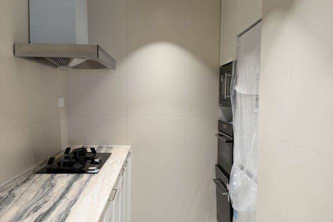 Modern decoration 3brs with floor heating and balcony in central Lujiazui area 