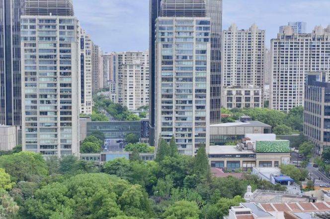 Xintiandi 1 br 75 sqm High rise/23F&good view/bright  for 13K