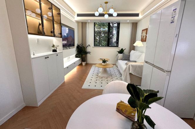 Changping rd/spacious 1br 2lr/bright room/with central AC,@L7