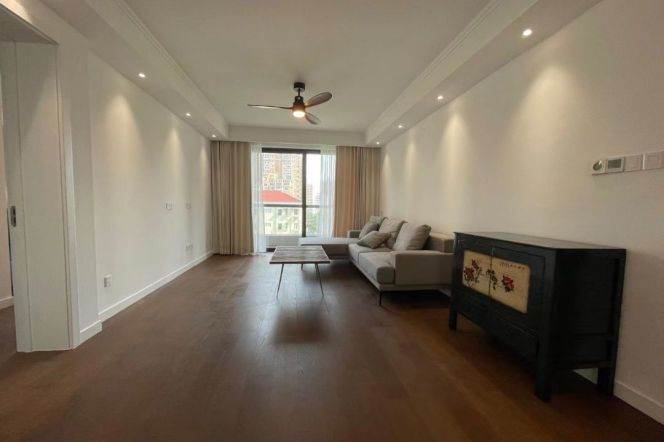 Modern decoration 2brs with floor heating and balcony in central downtown