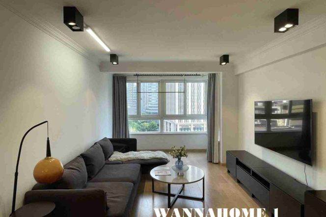 High-Floor 2BR Apartment in Classic Jing'an