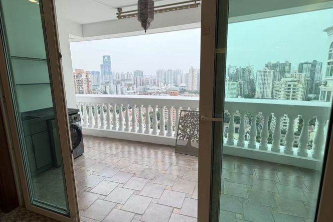 High-Floor 3BR Apartment at Mingyuan Century City