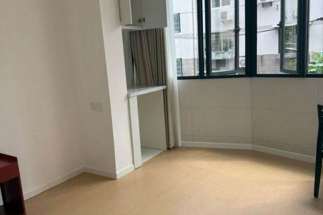 Brand new/spacious 1br 1lr/with central AC/balcony,NR Jiangsu rd@L11/2