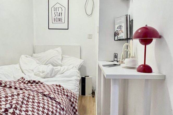 Budget friendly room near Jiangsu rd , lines 2/11, one stop from SJTU, short/long lease