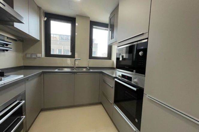 Modern decoration 2brs with floor heating and balcony in central downtown
