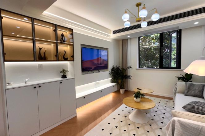 Changping rd/spacious 1br 2lr/bright room/with central AC,@L7