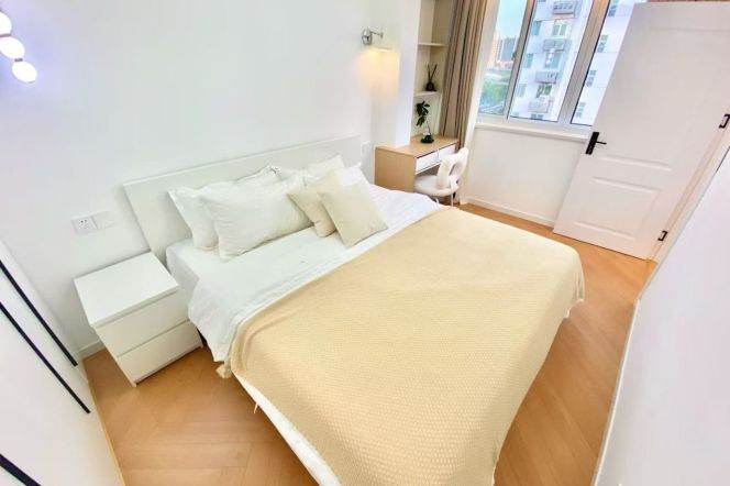 Modern decoration 1bedroom with floor heating nearby  Xujiahui 