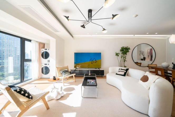 High-Floor 3BR Apartment near Shanghai Railway Station Metro