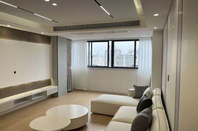 High-Floor 3BR Apartment near Changshou Rd Metro