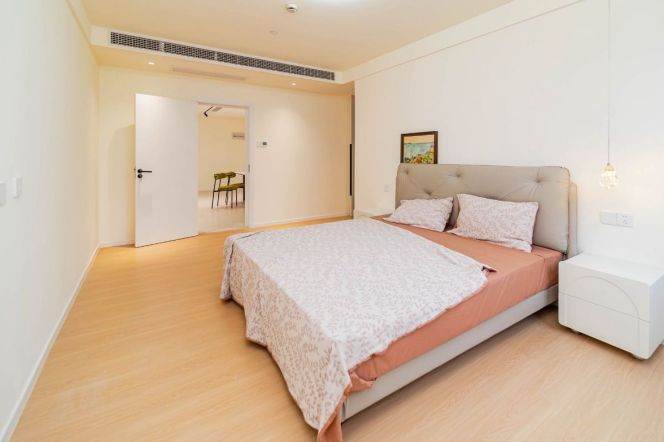 High-Floor 3BR Apartment near Dapuqiao Metro