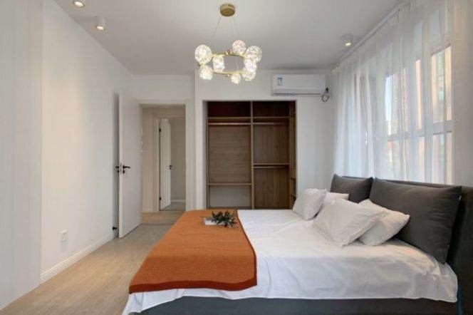 2BR Apartment near Xujiahui Metro