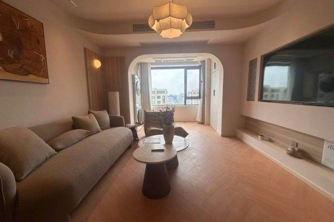High-Floor 2BR Apartment near Wuzhong Road Metro