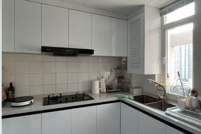 High-Floor 2BR Apartment in Old Xuhui