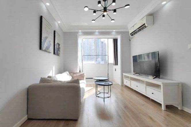 High-Floor 1BR Apartment near Shangcheng Rd Metro