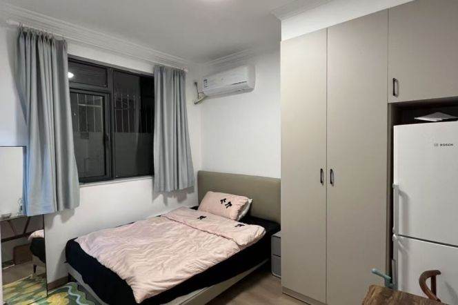 1BR Apartment in Jing'an