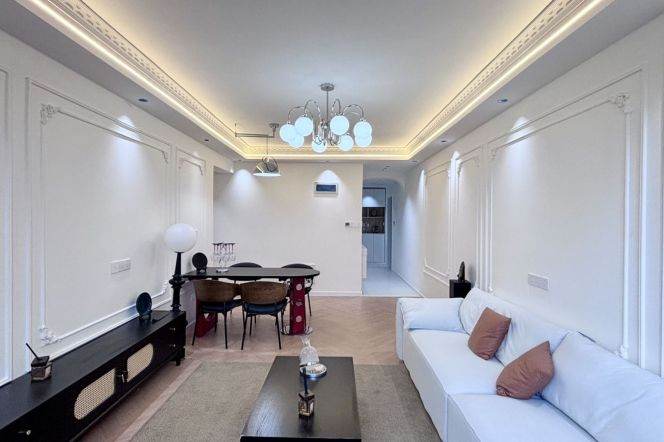 High-Floor 3BR Apartment in Old Town / South Bund
