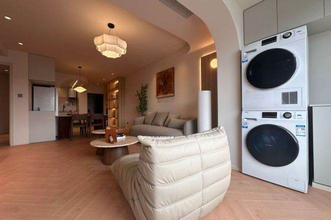 High-Floor 2BR Apartment near Wuzhong Road Metro