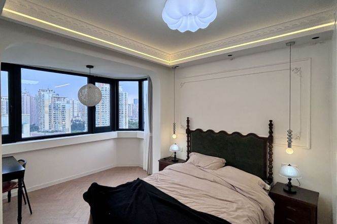 High-Floor 3BR Apartment in Old Town / South Bund