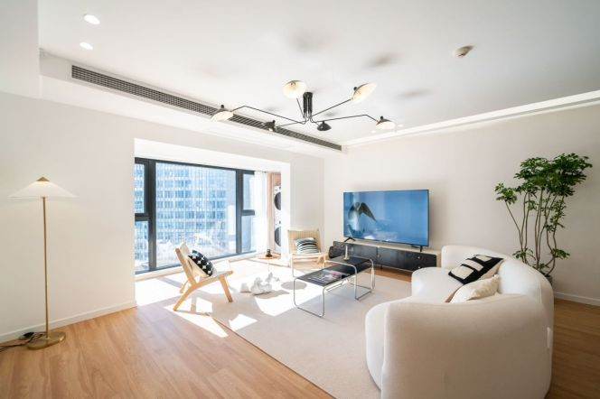 High-Floor 3BR Apartment near Shanghai Railway Station Metro