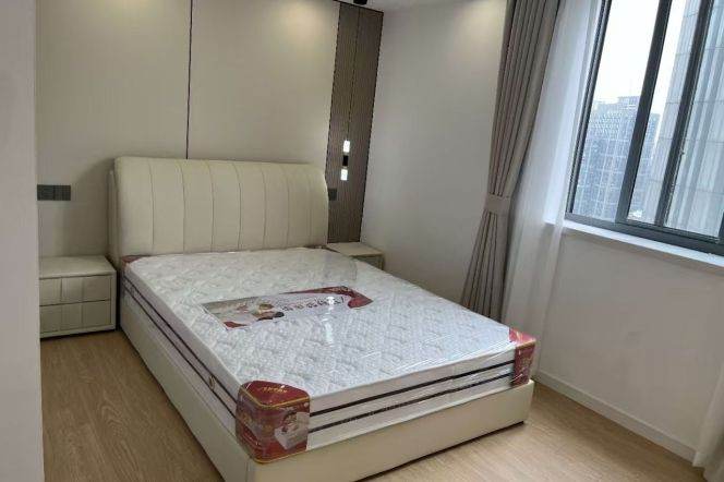 High-Floor 3BR Apartment near Changshou Rd Metro