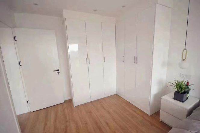 High-Floor 1BR Apartment at Wuzhong Building