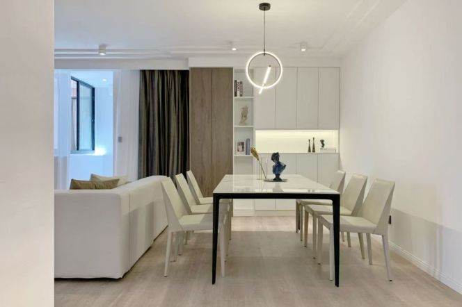 High-Floor 2BR Apartment near Hongqiao Rd Metro
